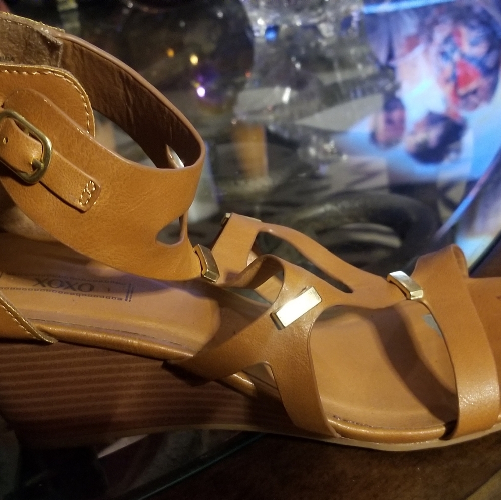 Woman Shoes Tan